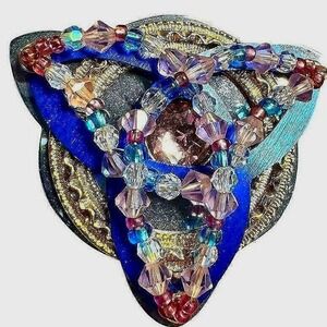 Celtic Trinity Knot Beaded Artisan Liz Tech Brooch Pin Purple‎ Blue Gold Tone